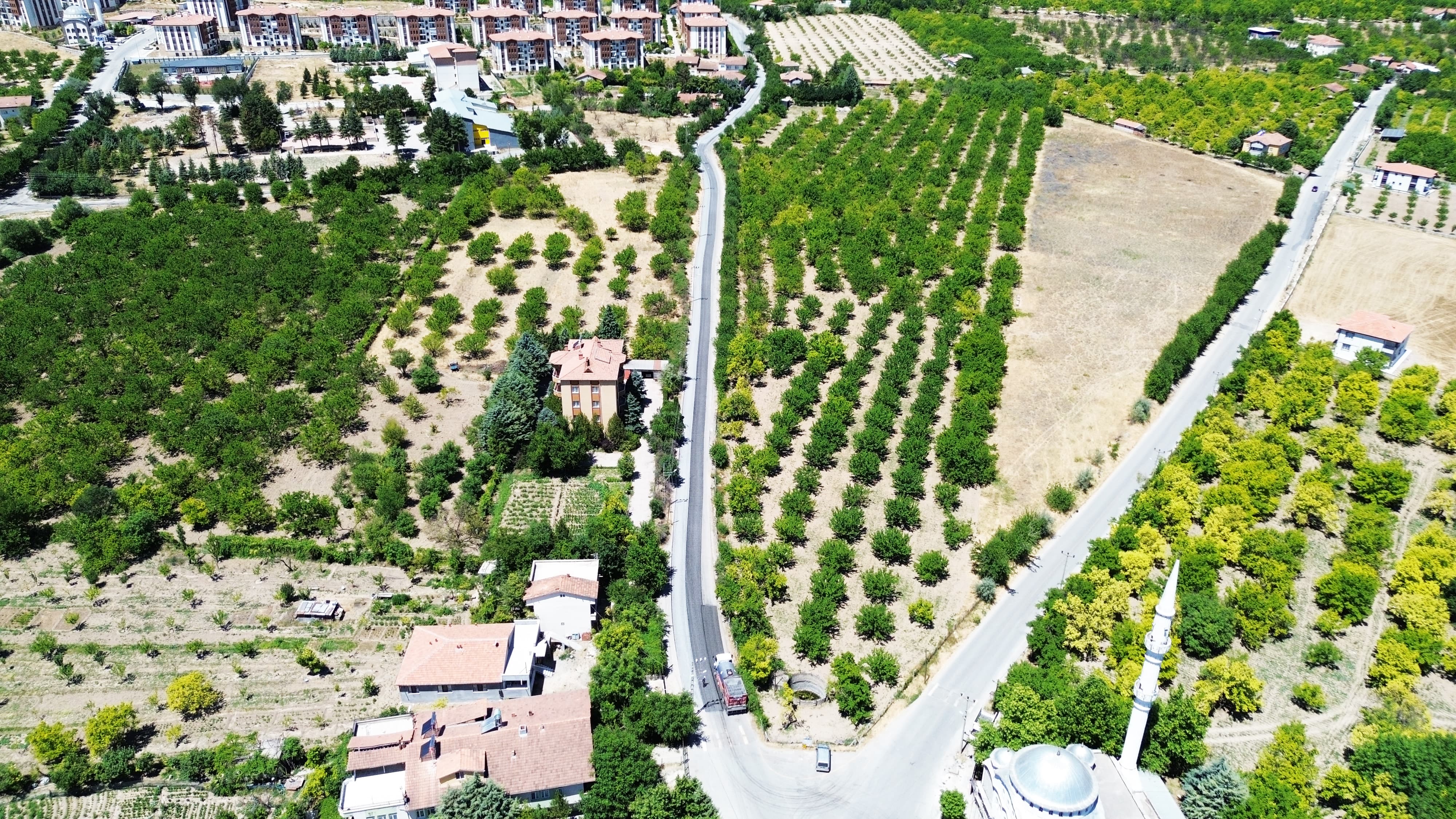 BATTALGAZİ’DE MAHALLE YOLLARI YENİLENİYOR, ULAŞIM KONFORU ARTIYOR