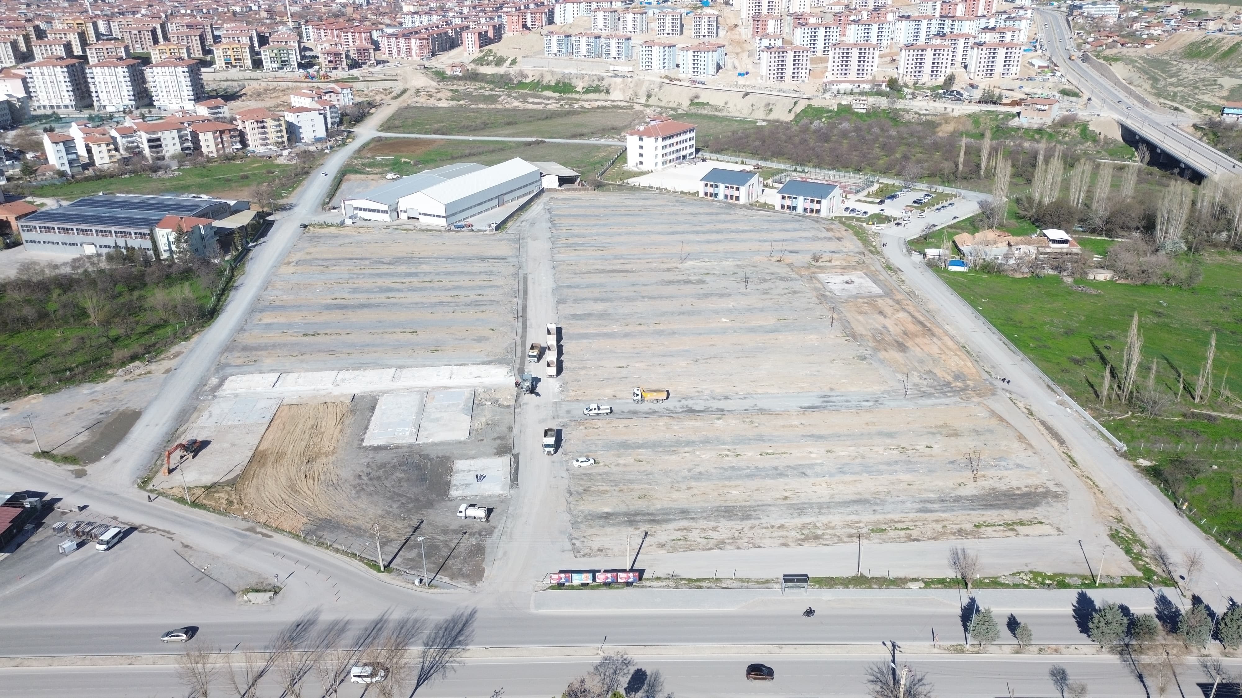 BATTALGAZİ’DE SÖKÜLEN ASFALT KIRSAL YOLLARDA DEĞERLENDİRİLİYOR