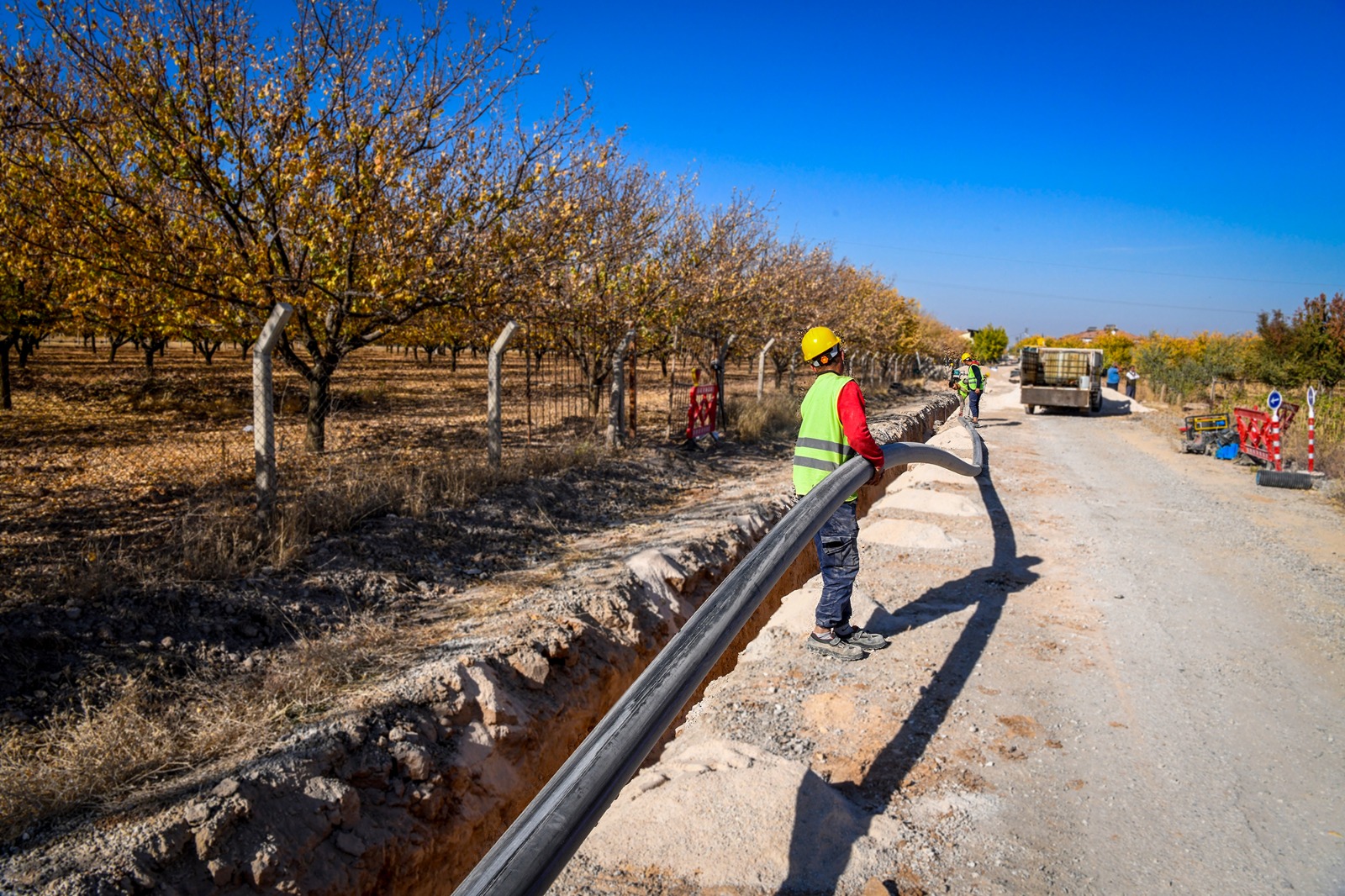 BİNDAL MAHALLESİ’NDE 38 YILLIK  İÇME SUYU ŞEBEKESİ YENİLENİYOR
