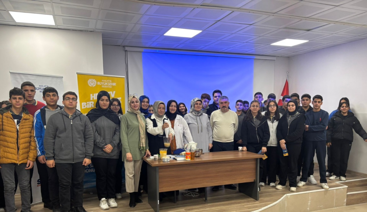 BÜYÜKŞEHİR BELEDİYESİ’NİN BAŞLATTIĞI  “HER EV BİR ATÖLYE” PROJESİ DEVAM EDİYOR