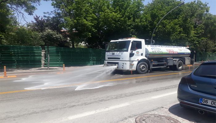 Cadde ve Sokakların Süpürme, Elle Süpürme ve Yıkama çalışması