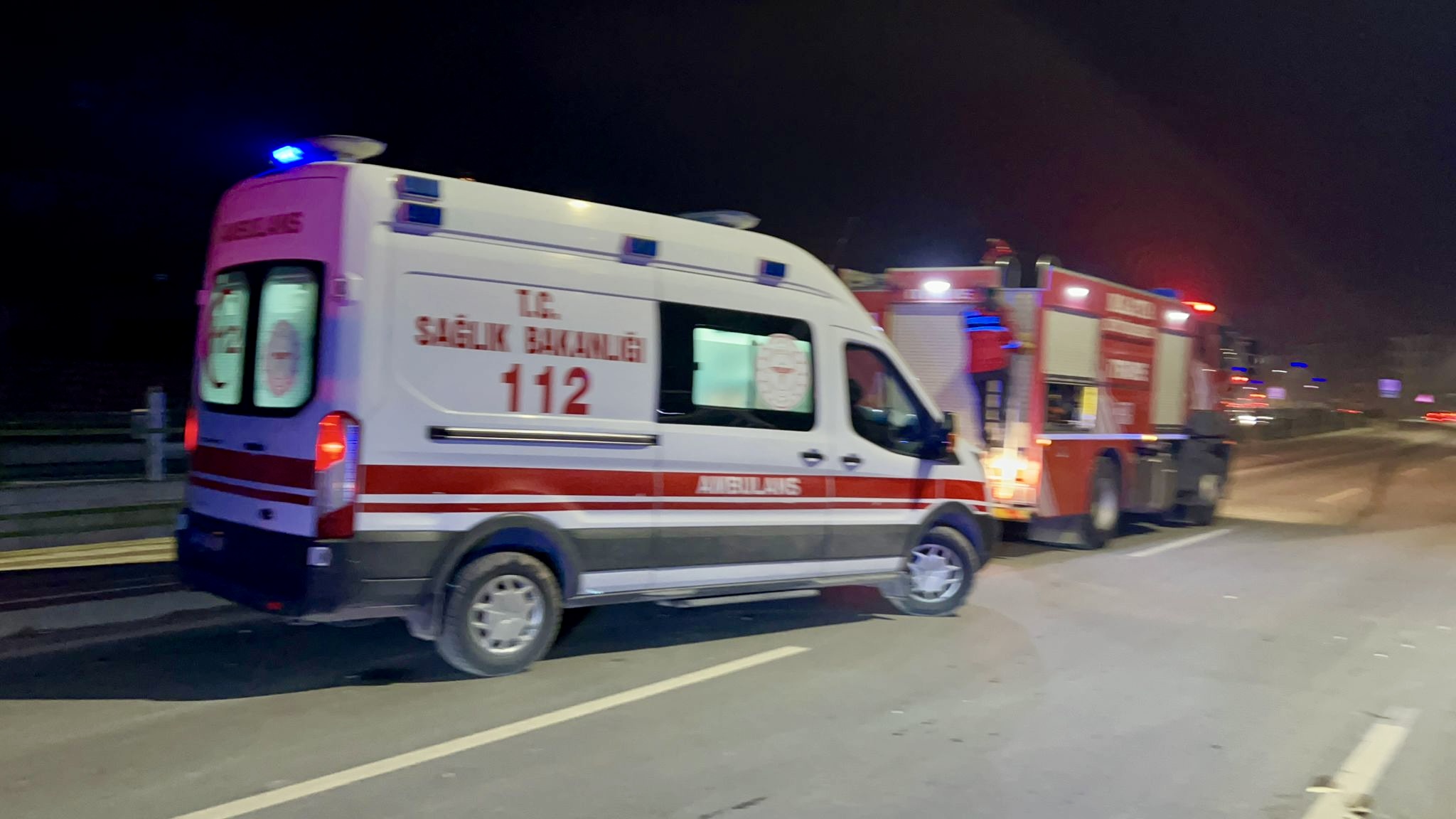 Direksiyon Hakimiyetini Kaybeden Sürücü Sulama Kanalına Uçtu