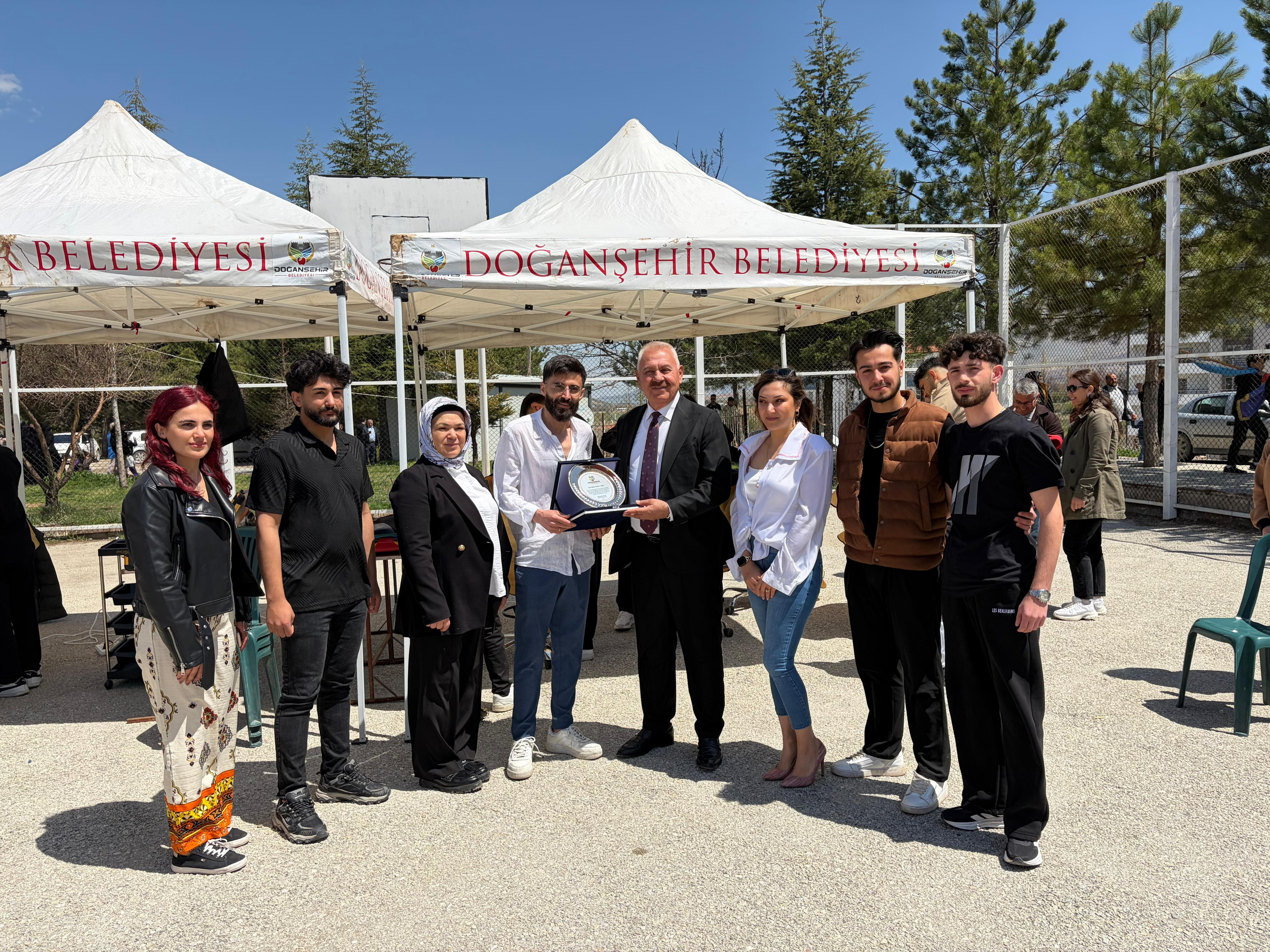 Doğanşehir'de Çocuklara Bayram Hediyesi: Ücretsiz Tıraş Etkinliği