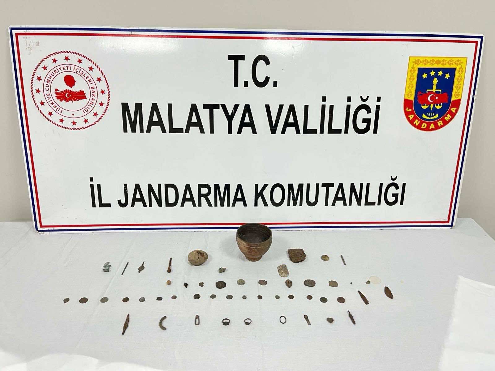 Doğanşehir’de Tarihi Eser Kaçakçılığına Darbe: 2 Şüpheli Yakalandı