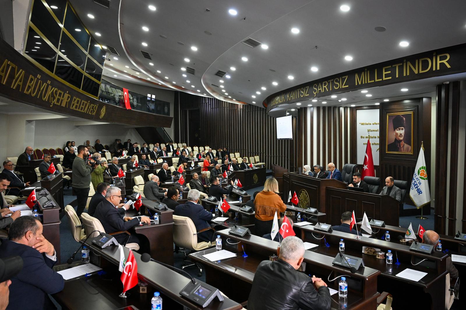 ER:“CUMHURBAŞKANIMIZIN LİDERLİĞİNDE  ŞEHRİMİZ AYAĞA KALKTI”