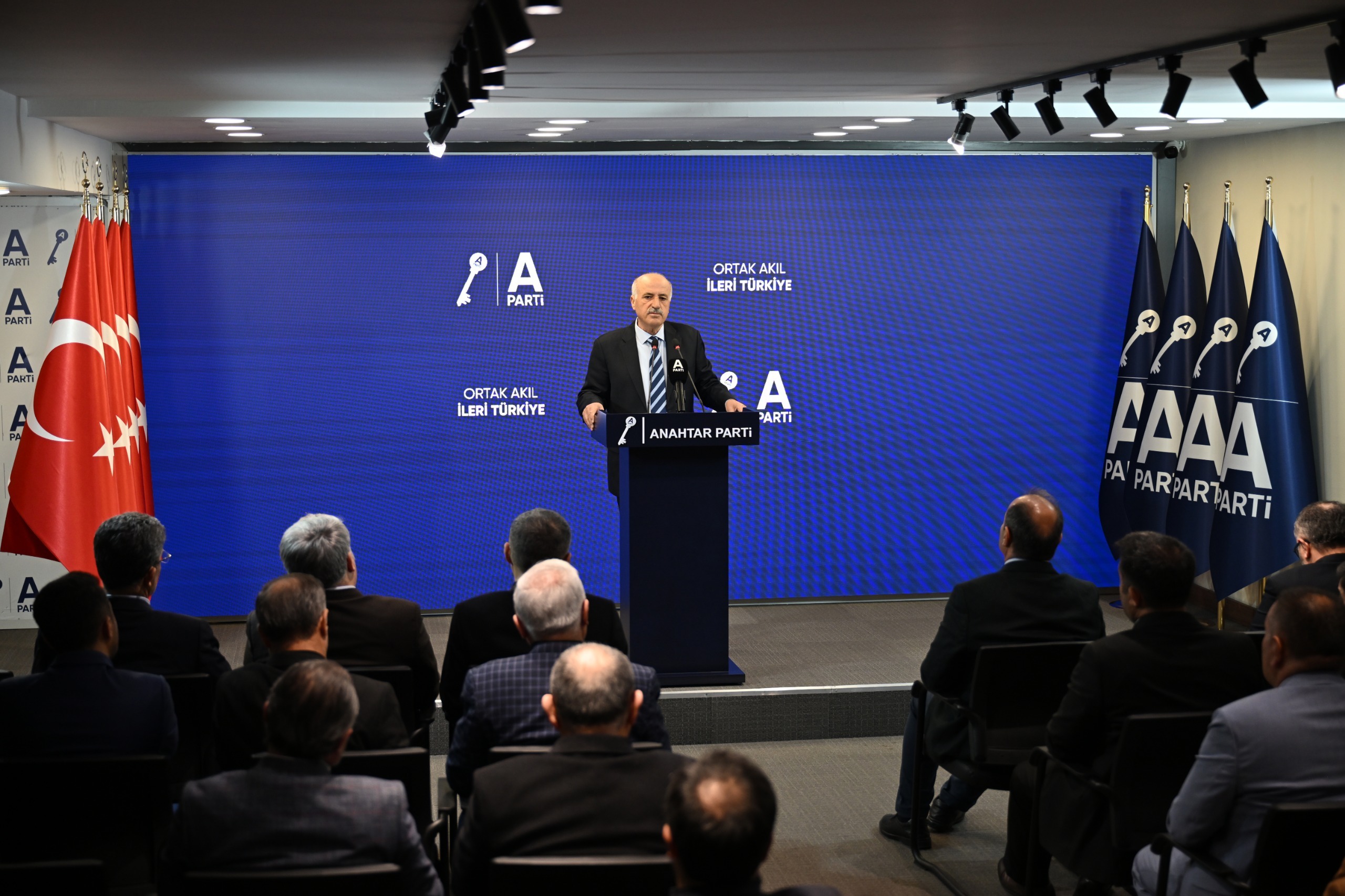 FUAT GEÇEN’DEN TERÖRSÜZ TÜRKİYE UYARISI: DİKKATLİ OLUNMALI!