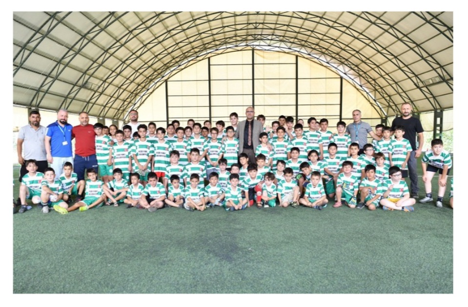 Geleceğin Yıldızları Yeşilyurt Belediyesi Futbol Kursunda Yetişiyor