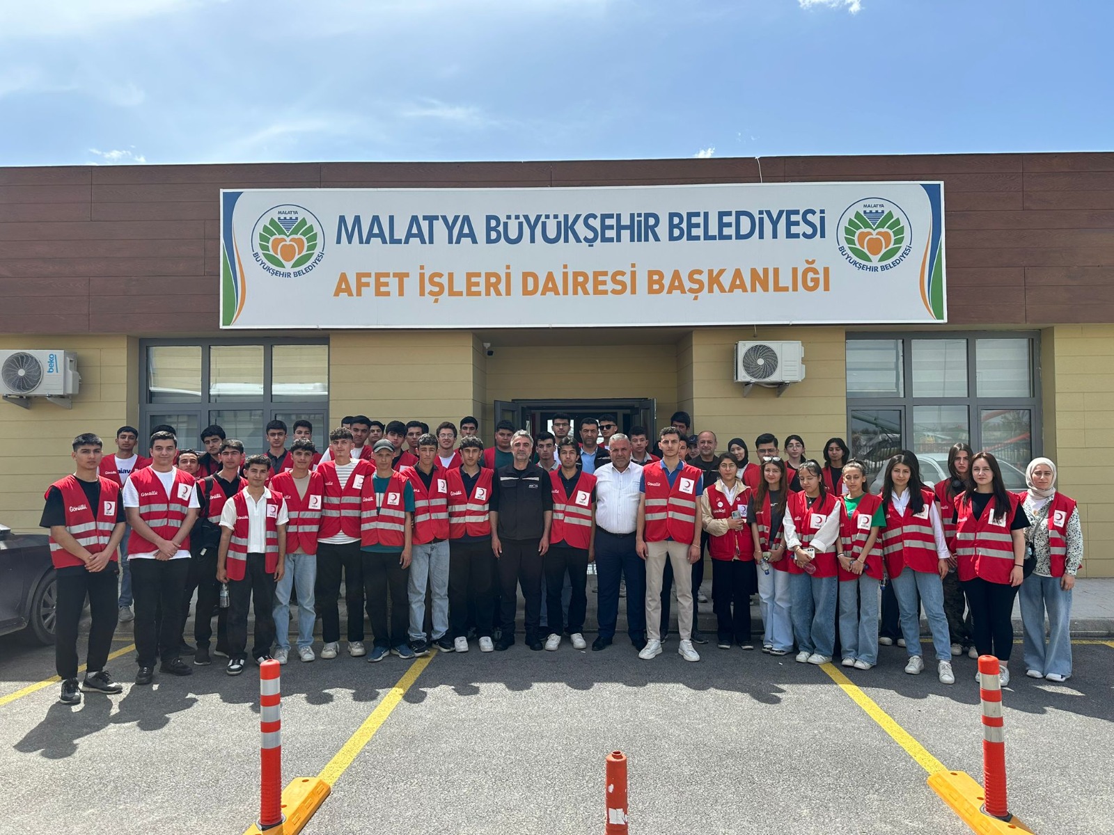 GENÇ KIZILAY EKİBİNE AFET VE YANGIN KONULARINDA EĞİTİM VERİLDİ