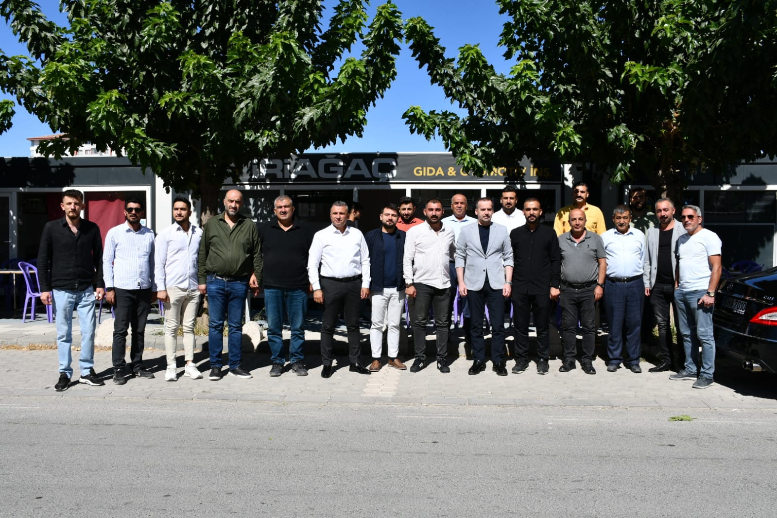 Genç MAGİNDER Yönetim Kurulu Üyesi Mehmet İriağaç’tan Esnaflara Kahvaltı
