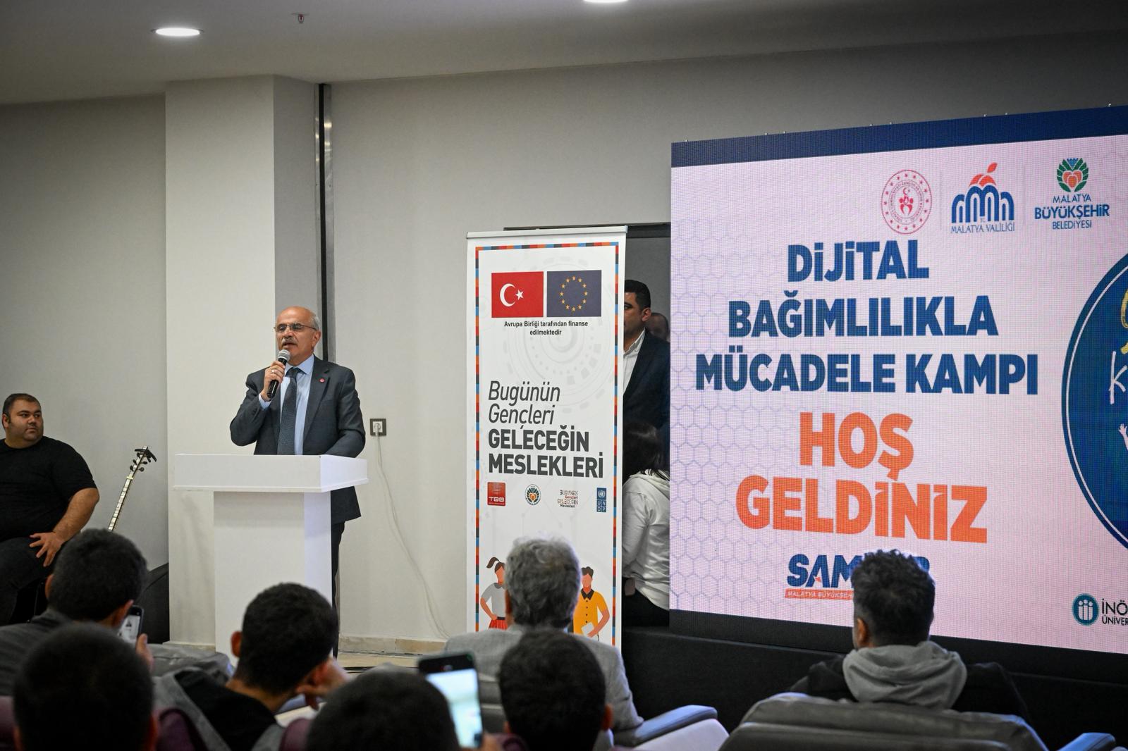 Gençlere yönelik 'Dijital Bağımlılıkla Mücadele' kampına katılan Başkan Er: “ÇOK CİDDİ GENÇLİK YATIRIMLARIMIZ VAR”