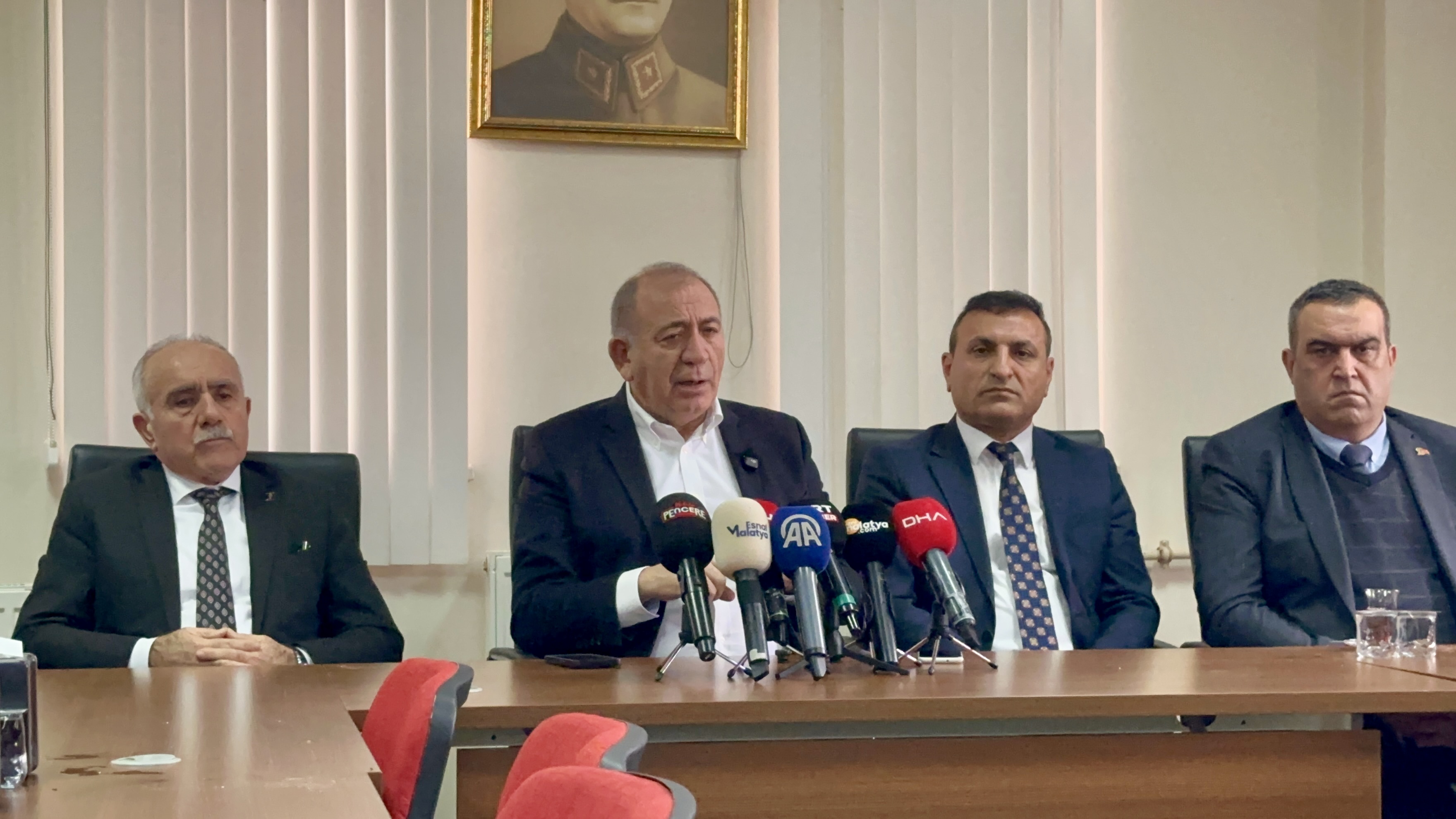 Gürsel Tekin'den Göçer’e Destek Ziyareti: “Nerede Haksızlık Varsa Oradayız”