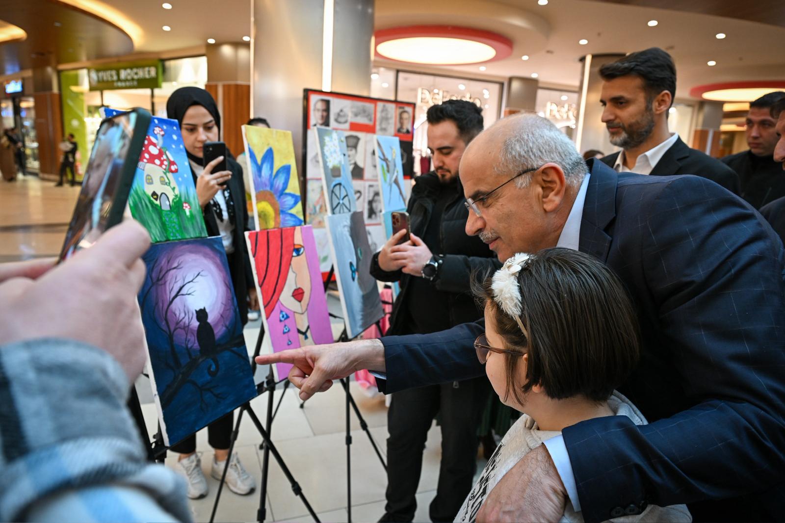 HASAT SERGİSİ SANATSEVERLERLE BULUŞTU