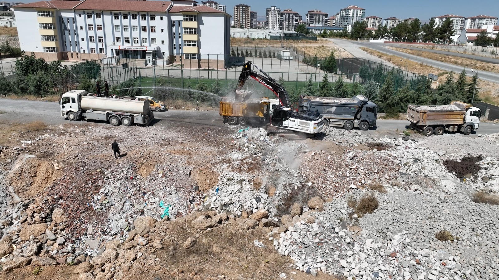 KAÇAK HAFRİYAT DÖKÜM ALANLARINDA TEMİZLİK ÇALIŞMALARINA BAŞLANDI