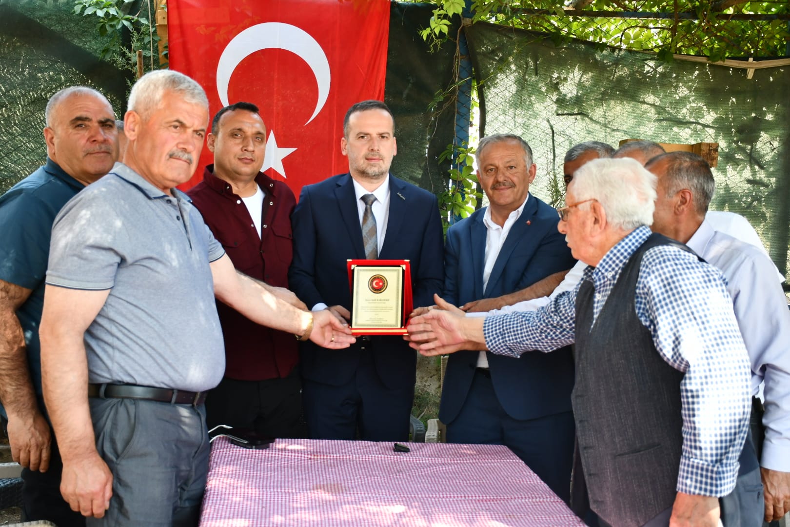 KARADENİZ: “BU ŞEHRİN GERÇEK KAHRAMANLARI MUHTARLARIMIZDIR”