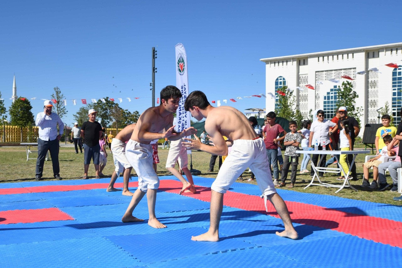 Kayısı Festivali Kapsamında Spor Şenliği Düzenlendi