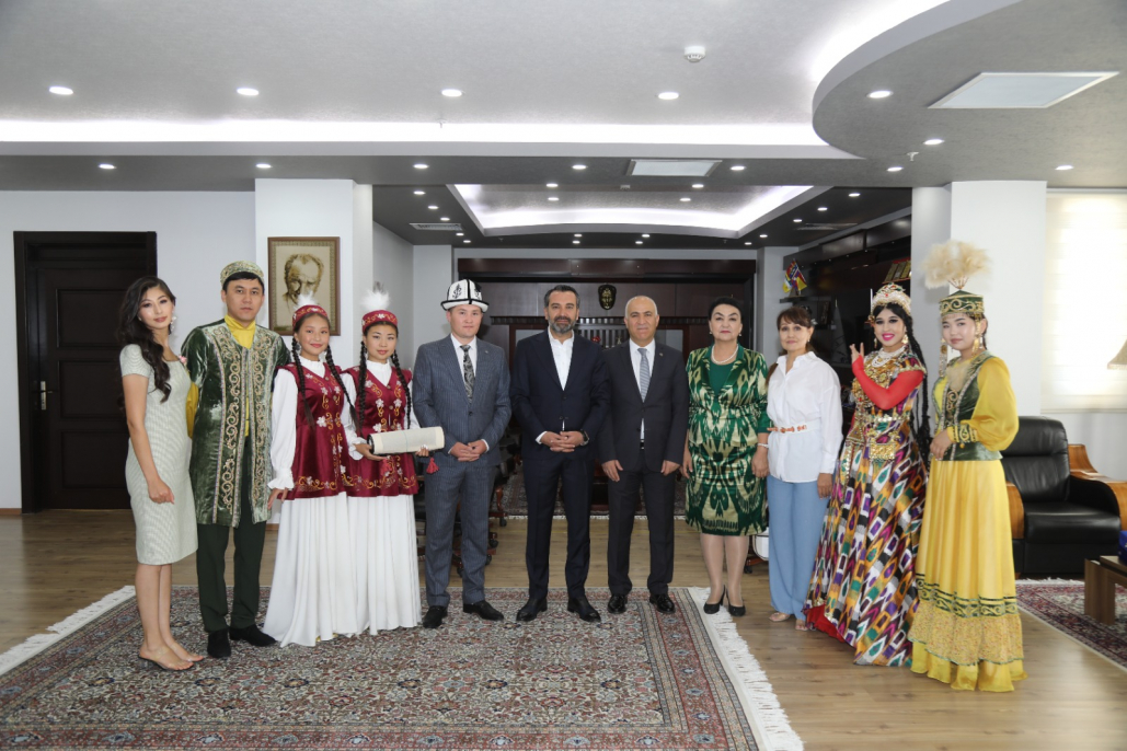 Kazakistan, Kırgızistan Ve Özbekistan Sanat Toplulukları’ndan Başkan Şerifoğulları’na Ziyaret