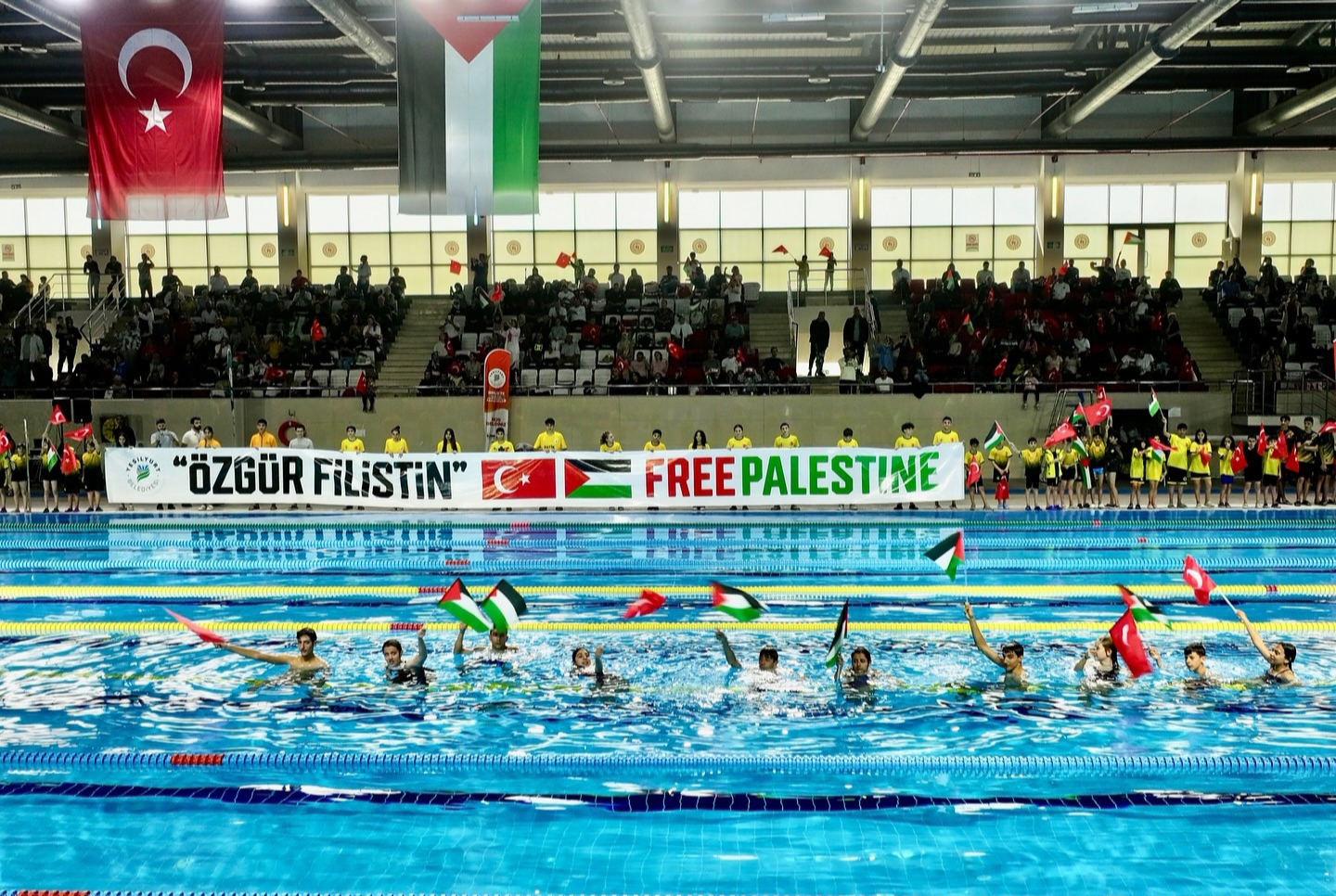 KULAÇLAR GAZZE İÇİN ATILDI! SPORCULARDAN DUYGUSAL DESTEK