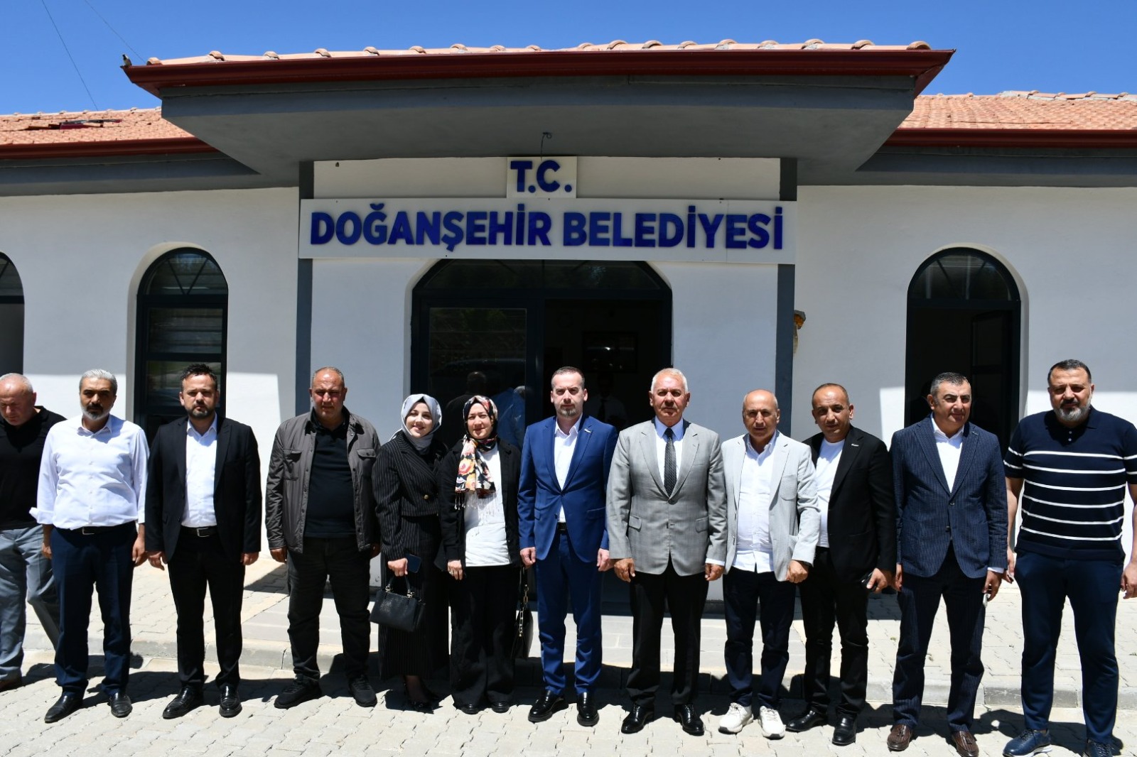 MAGİNDER’ den Depremzede Doğanşehir’e Moral Ziyareti