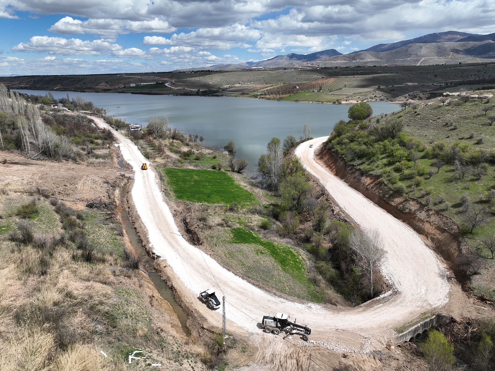 MALATYA BÜYÜKŞEHİR BELEDİYESİ AKÇADAĞ’DA GRUP YOLUNU YENİLİYOR