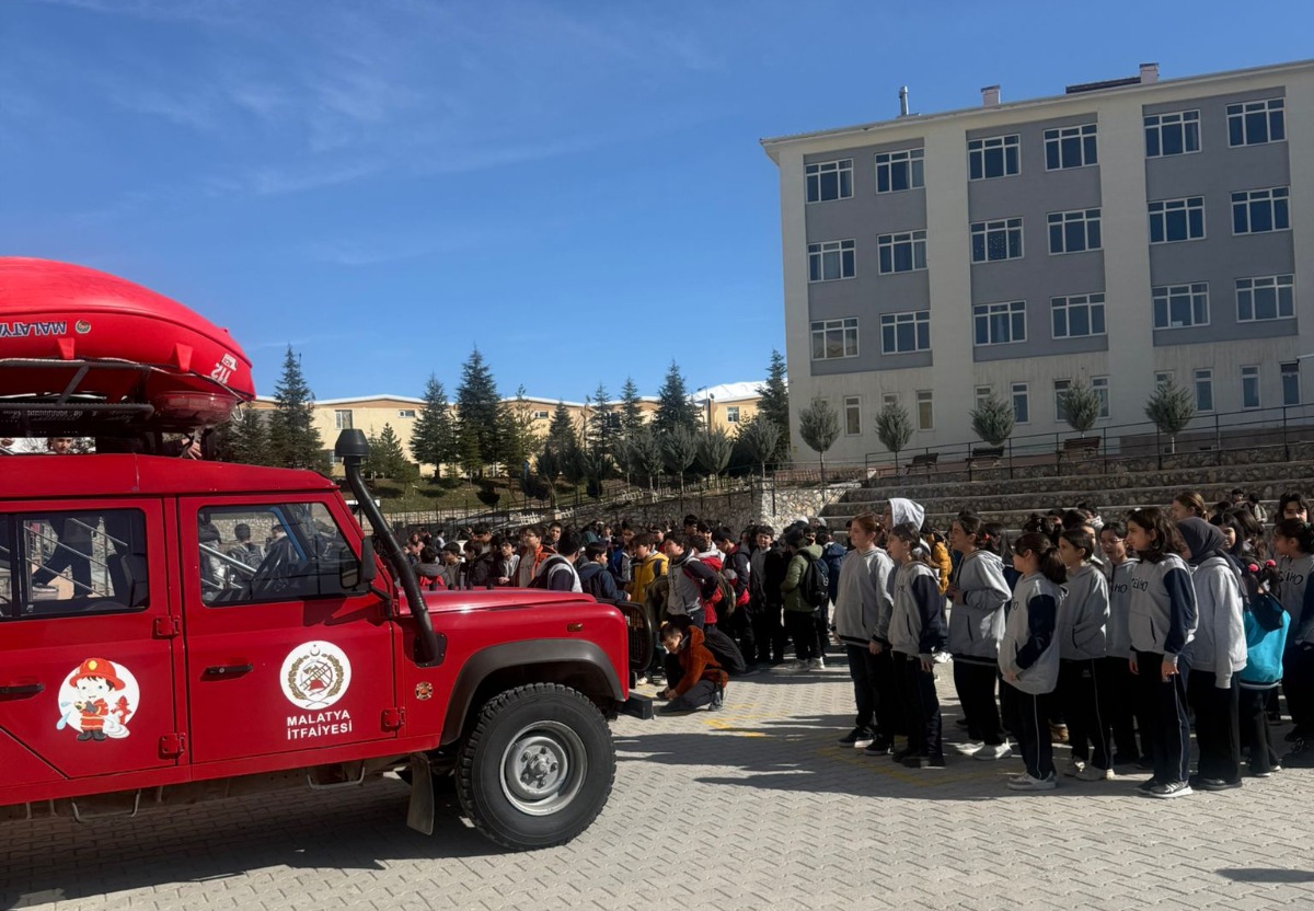 MALATYA BÜYÜKŞEHİR BELEDİYESİ’NDEN  ÖĞRENCİLERE DEPREM VE YANGIN BİLİNCİ EĞİTİMİ