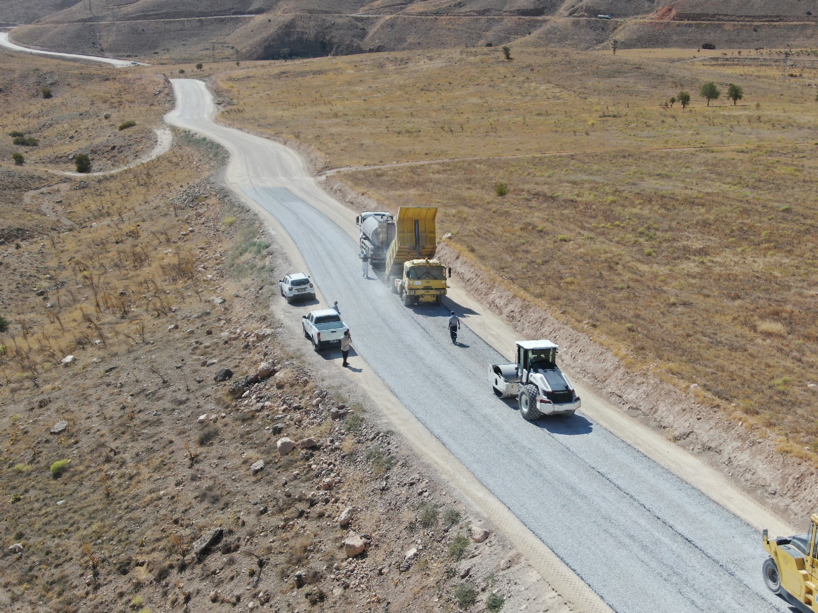 MALATYA BÜYÜKŞEHİR BELEDİYESİ’NDEN UZUNHASAN MAHALLESİ’NE GÜVENLİ VE MODERN YOL