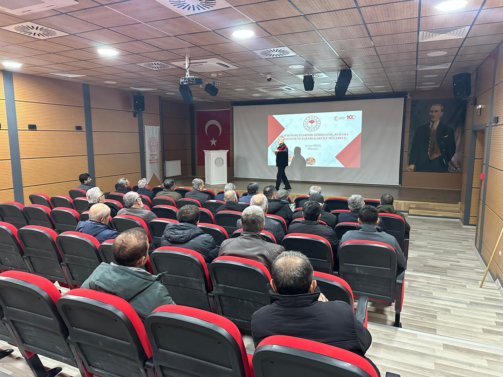 Malatya’da Kayısı Üreticilerine İlkbahar Bakımı Ve Mücadele Eğitimi