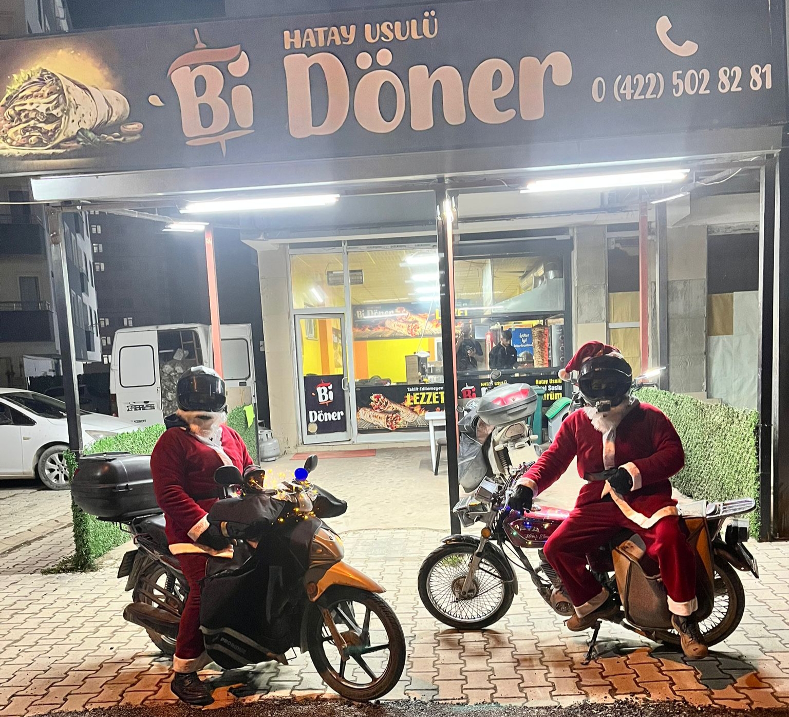 Malatya’da Yılbaşı Sürprizi: Dönerciden Öğrencilere Noel Baba Jestı