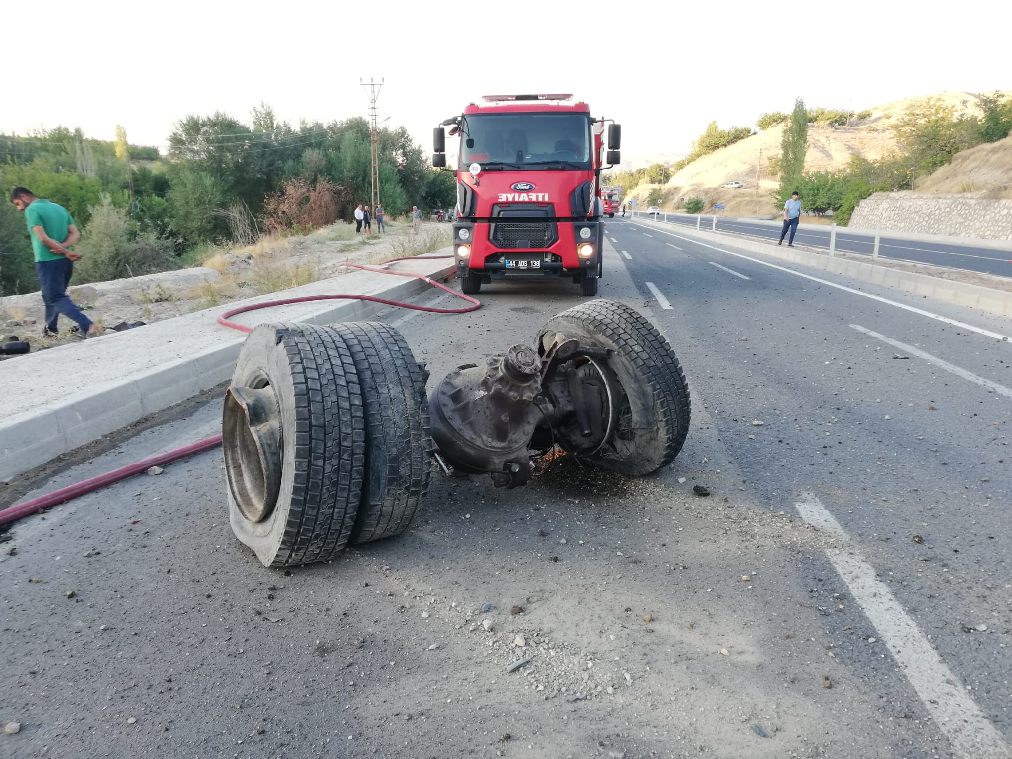 Malatya Kayseri Yolunda Korkutan Araç Yangını