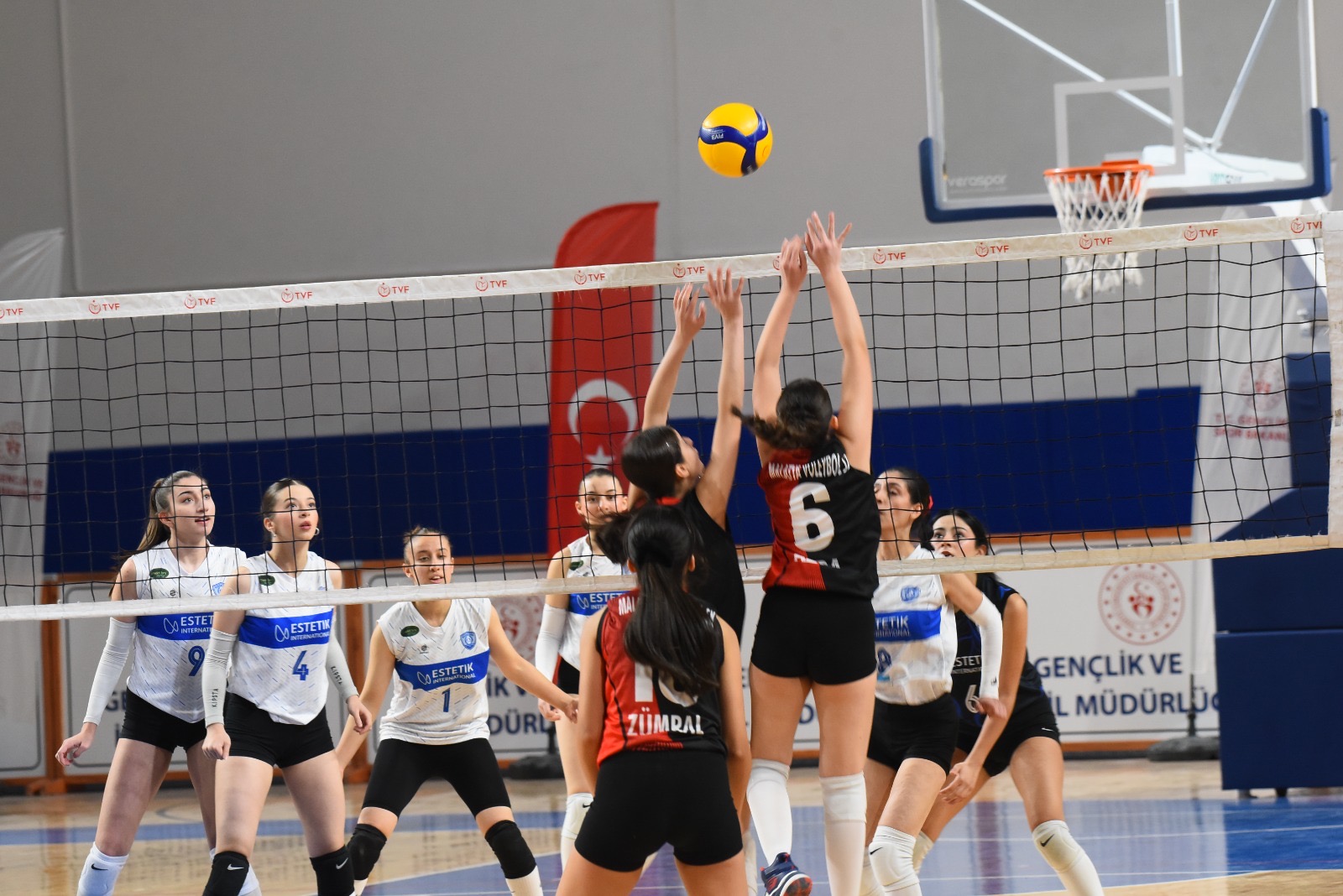 Malatya Voleybol Kulübünden Mükemmel Geri Dönüş Galibiyeti