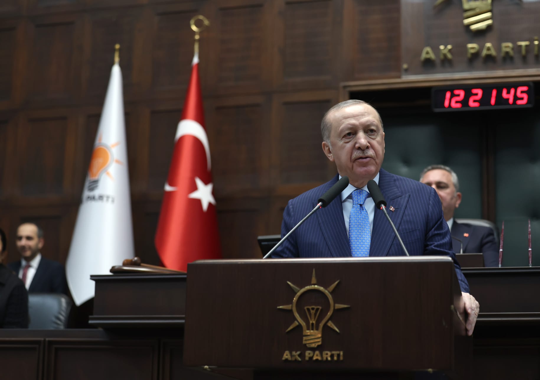 Ölmeztoprak: Bayrağımıza Uzanan Eller Hesap Verecek