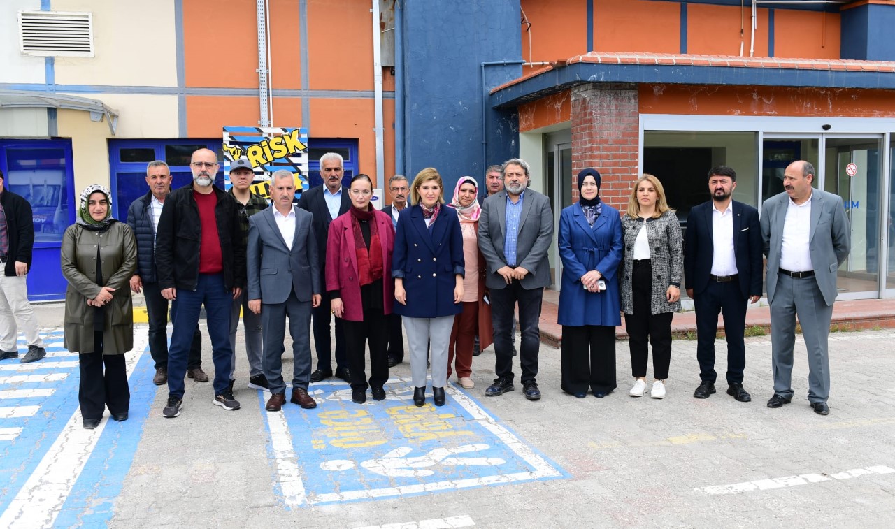 Ölmeztoprak İle Belediye Başkanı Çınar, Çalık Denim Tekstil Fabrikasını Ziyaret Etti