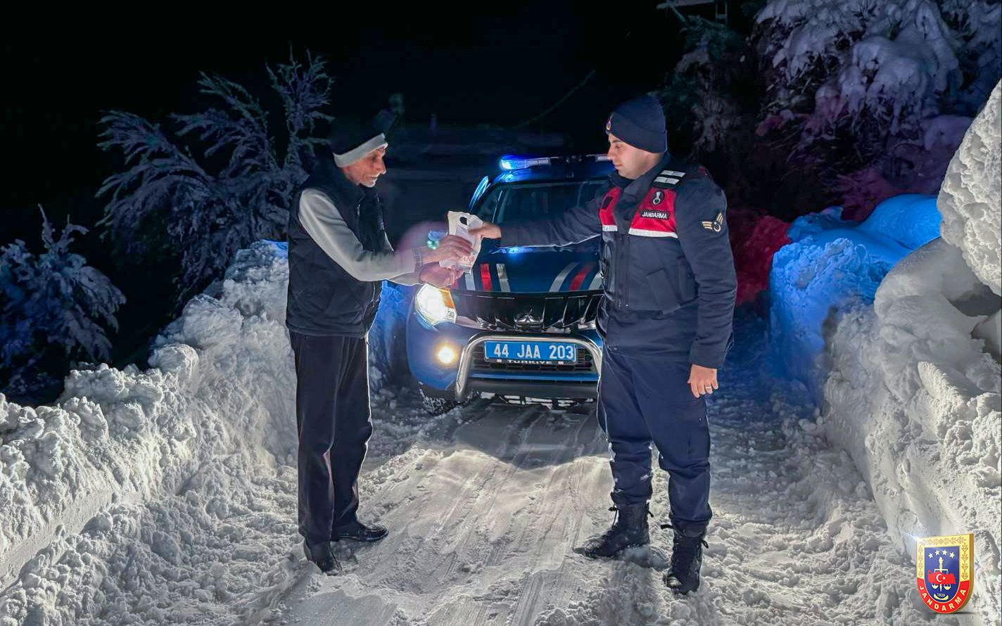 Olumsuz Hava Şartlarında Jandarma Vatandaşın Yanında
