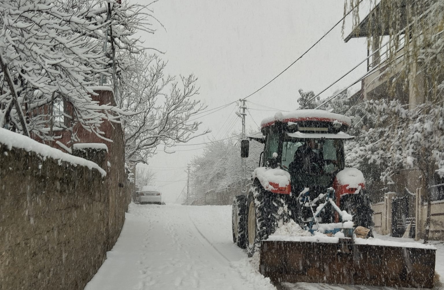 Pütürge’de Yılın İlk Karı: Belediye Ekipleri Sahada
