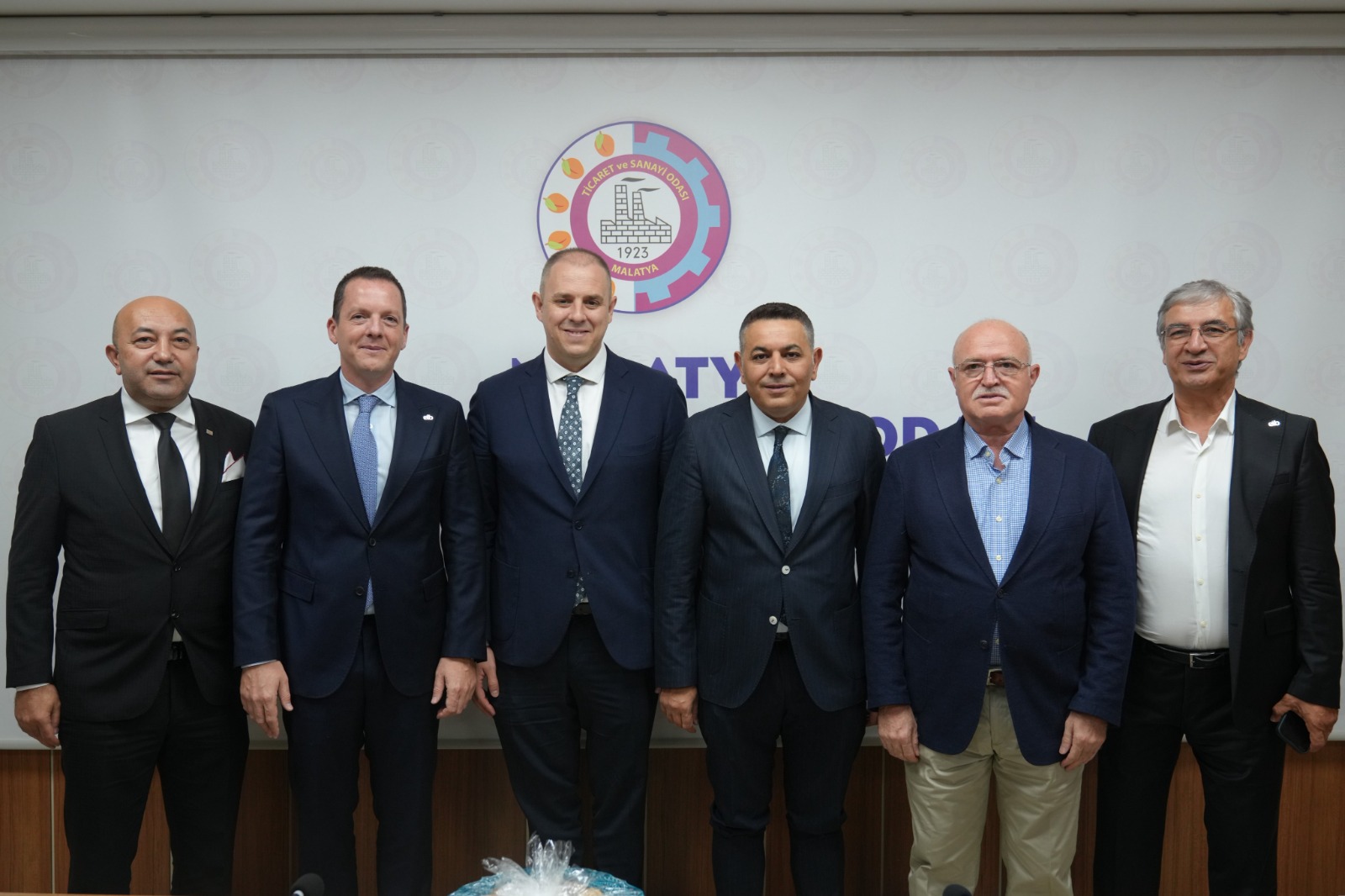 Sadıkoğlu’ndan İhracatçı Birliklerine Çağrı: "Malatya Kayısısı Markasını Birlikte Güçlendirelim"