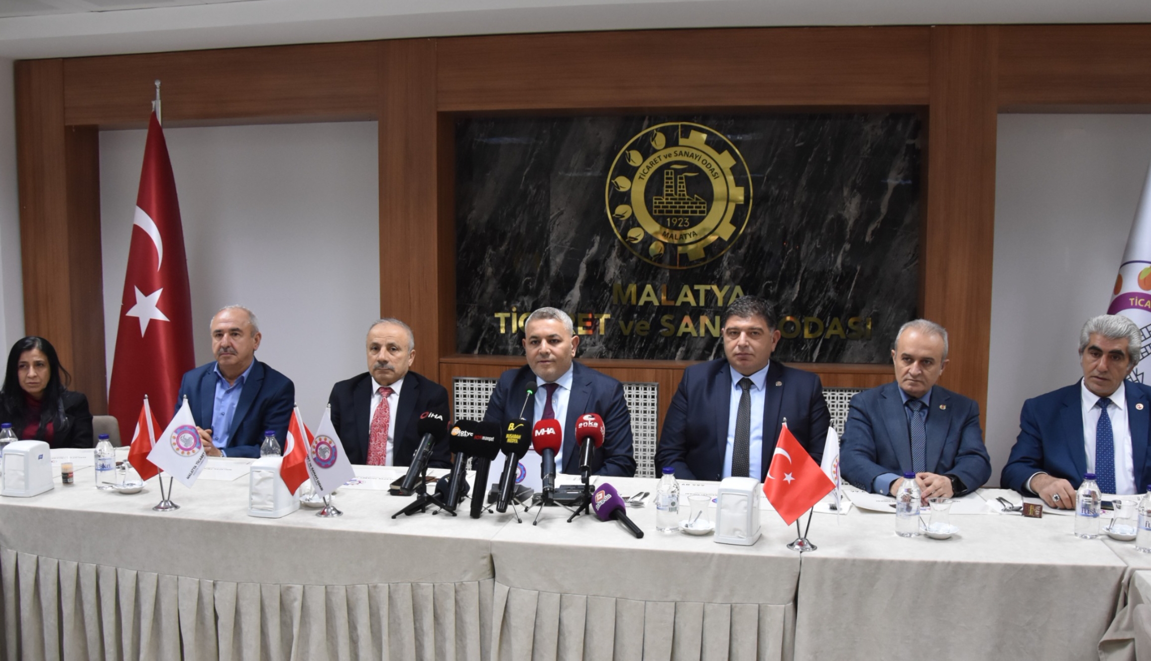 “Sadıkoğlu’ndan Net Mesaj: Bu Şehir Kişisel Hesaplara Teslim Edilemez”