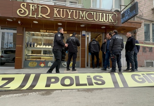 Silahlı Kuyumcu Soygunu Girişimi Paniğe Neden Oldu