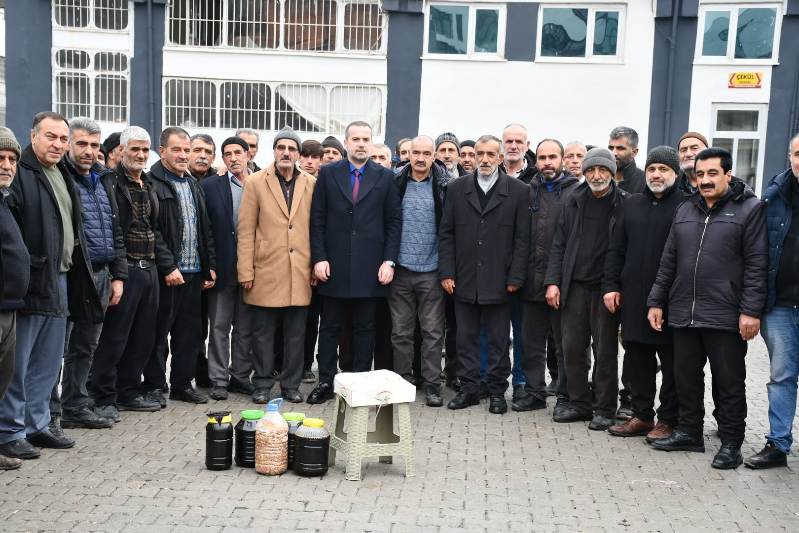 Şire Pazarı’nda Belirsizlik Büyüyor: Esnaf Mağduriyetini Anlatıyor, Salih Karademir Çözüm İçin Sahada