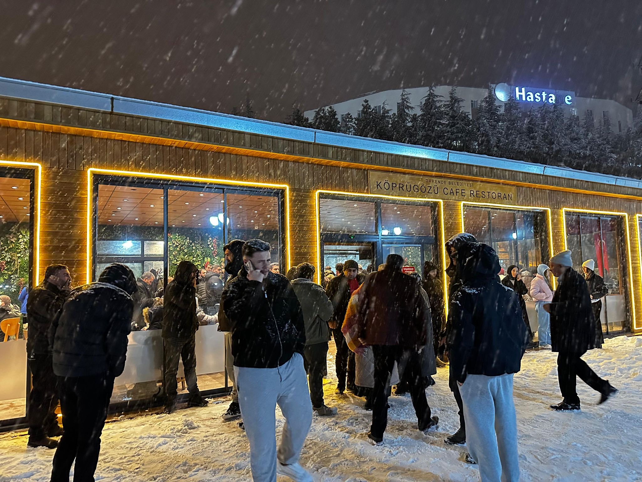 SON DAKİKA | Darende’de Kar Alarmı: 500’ü Aşkın Yolcu Sosyal Tesislerde Misafir Ediliyor