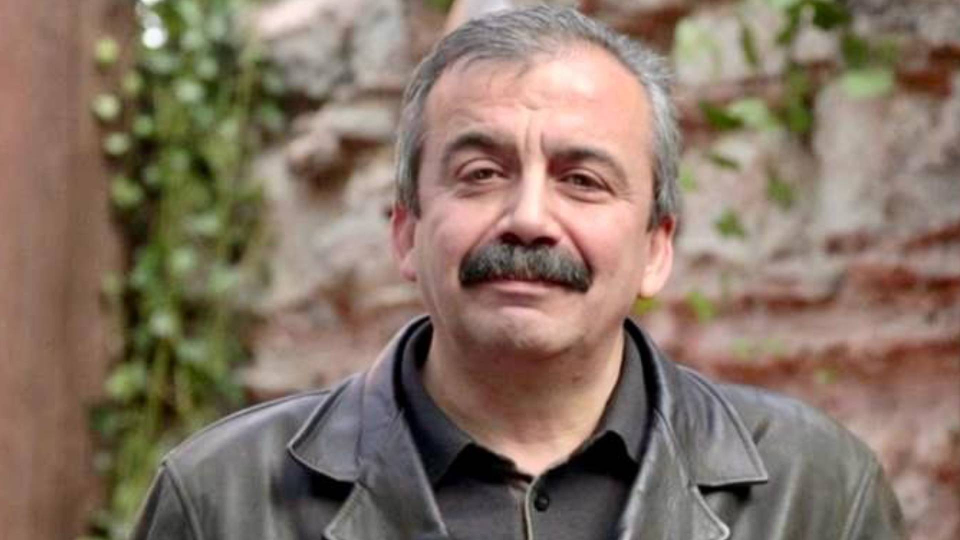 Sondakika Sırrı Süreyya Önder'den Kötü Haber