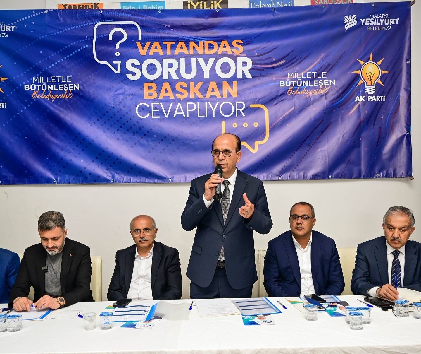 TECDE MAHALLESİNDE “VATANDAŞ SORUYOR, BAŞKAN CEVAPLIYOR” TOPLANTISI DÜZENLENDİ 