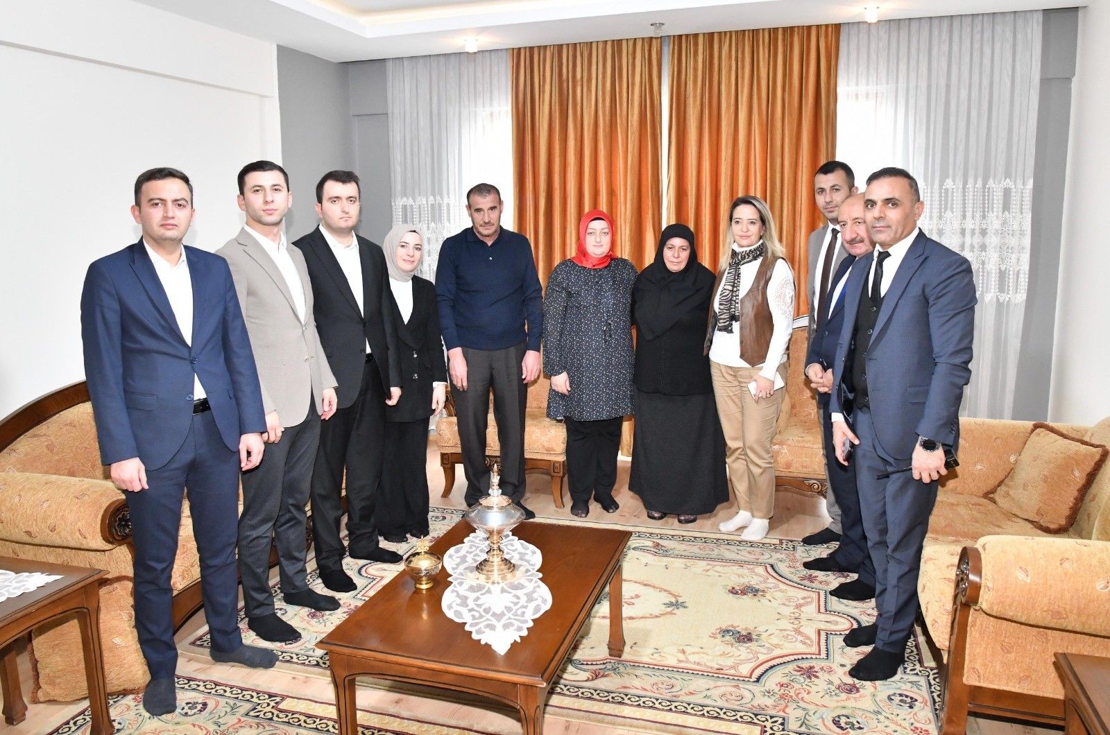 Vali Ersin Yazıcı’nın Eşi Hanımefendi Hanife Yazıcı Yeşilyurt İlçesinde Şehit Ailelerini Ziyaret Etti