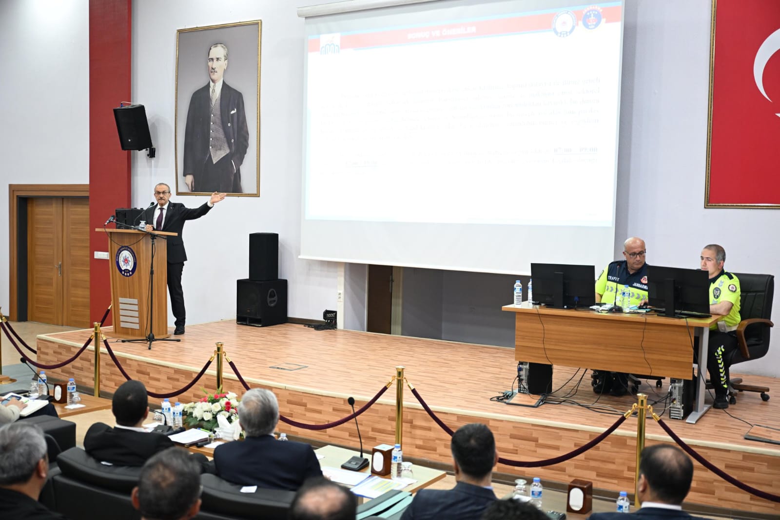 Vali Seddar Yavuz Betoncular ve Hafriyatçılarla İstişare Toplantısı Gerçekleştirildi