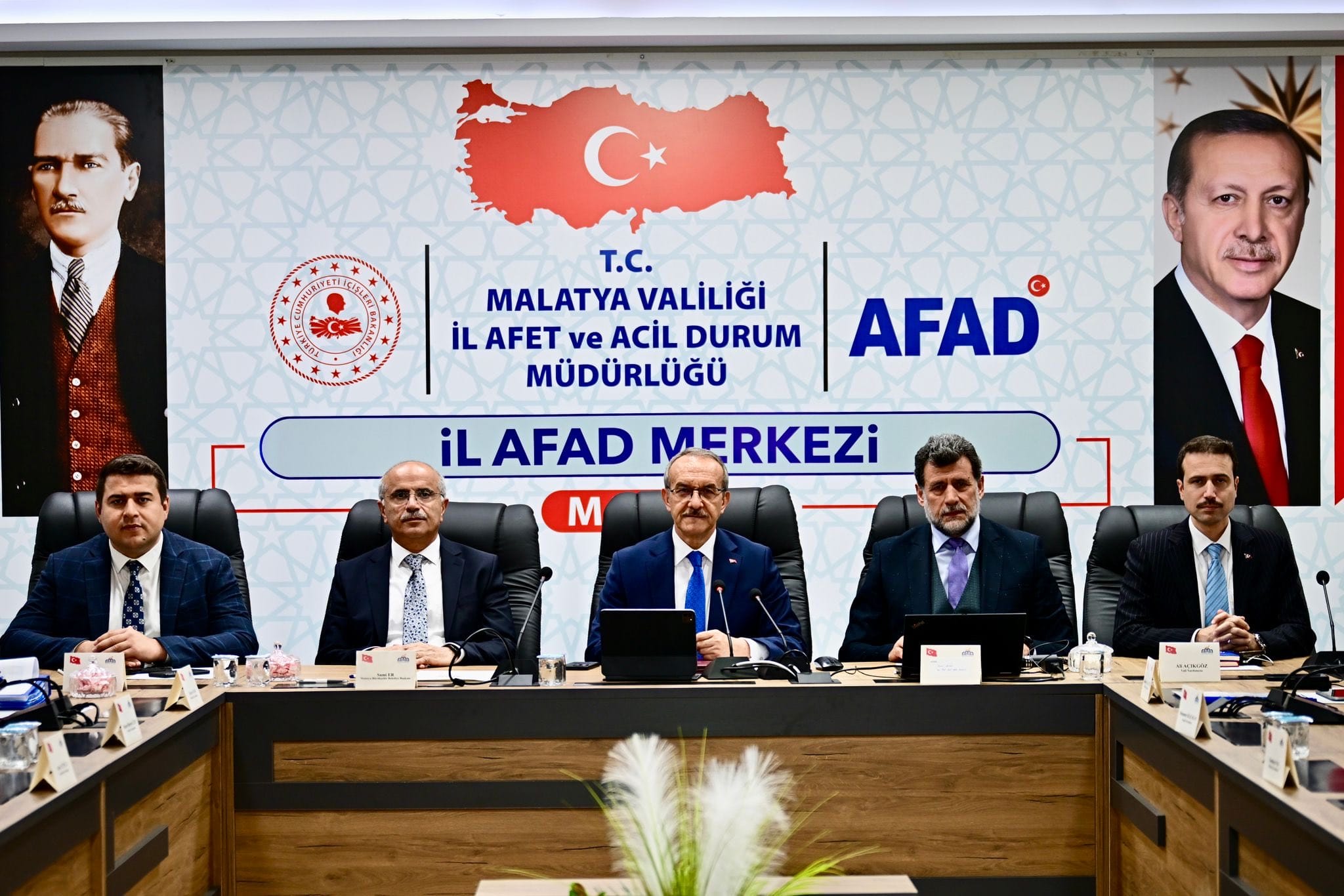 Vali Seddar Yavuz, Kırsal Konut Müteahhitleriyle Değerlendirme Toplantısına Katıldı