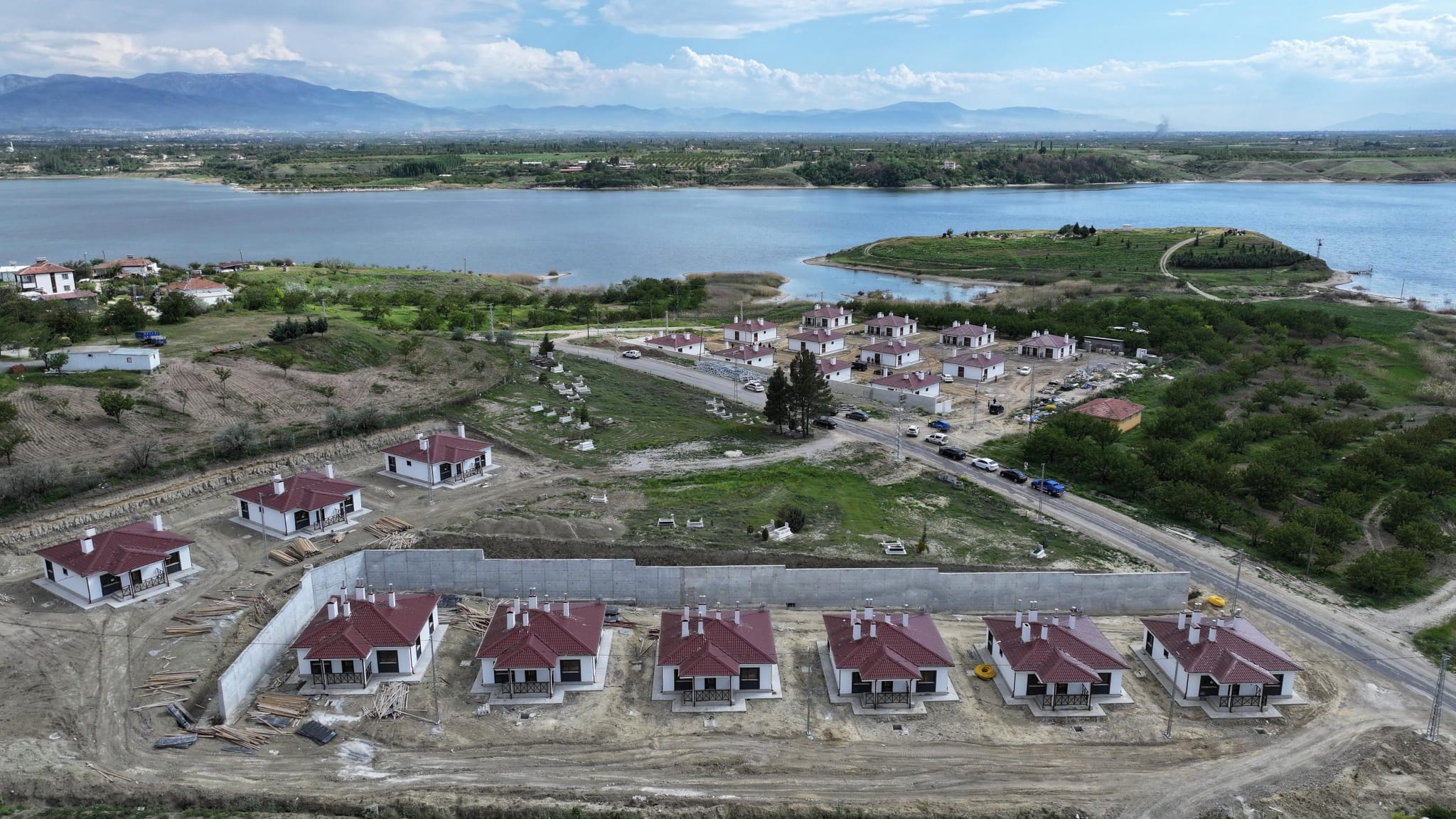 Vali Seddar Yavuz Yazıhan İlçesinde İncelemelerde Bulundu