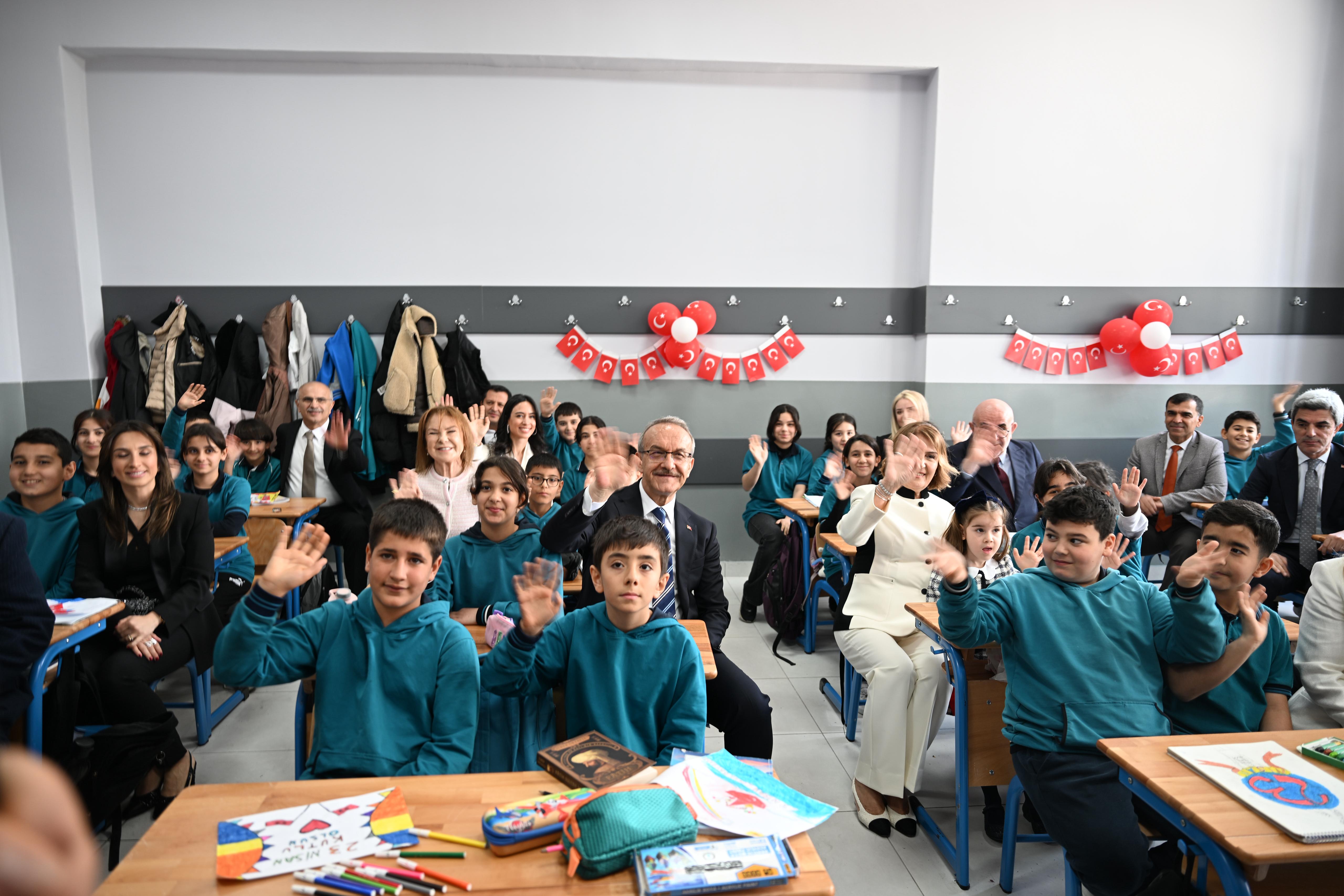 Vali Yavuz, Elif Sevinç Mertöz Ortaokulu Açılış Törenini Gerçekleştirdi