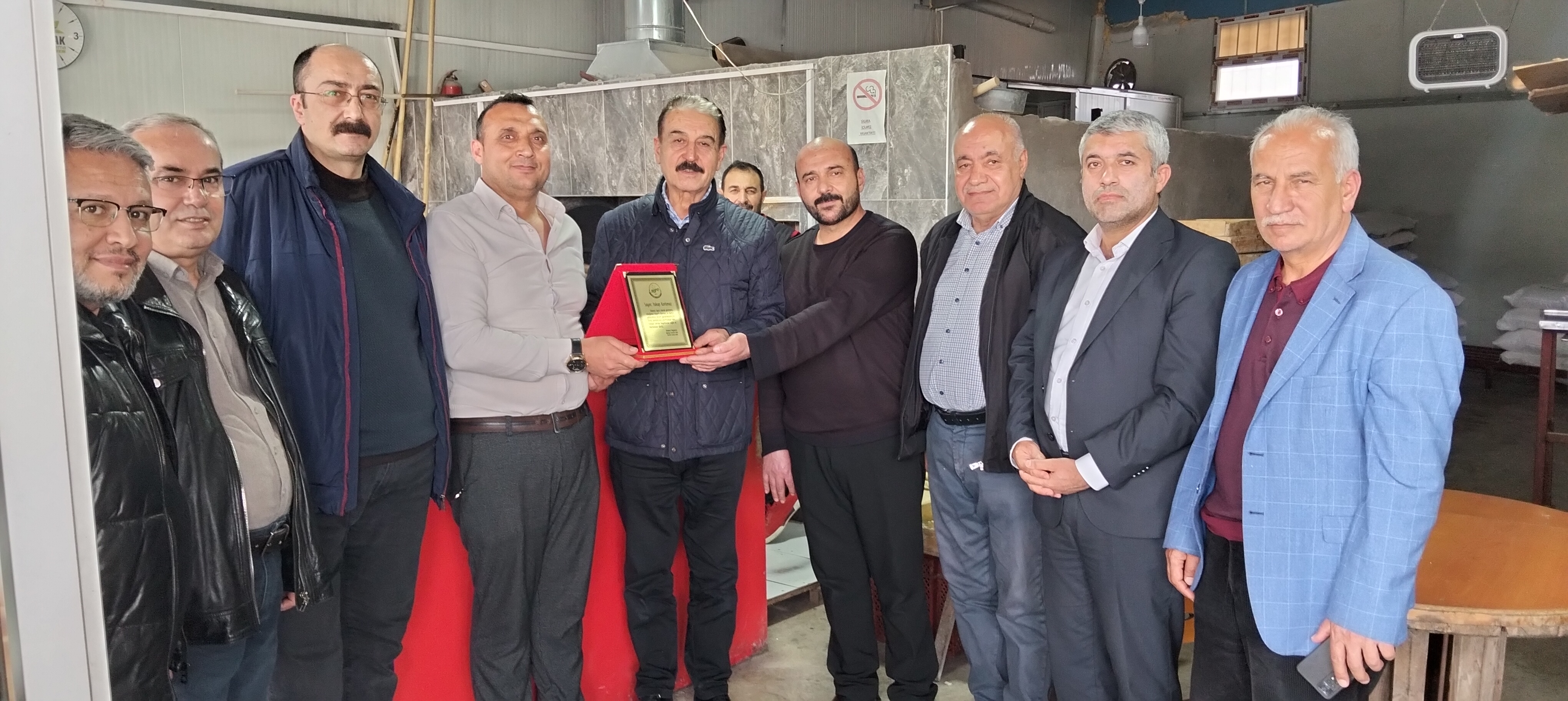 Yangın Küllerinden Doğan Dürüstlük: Örnek Esnafa Teşekkür Plaketi