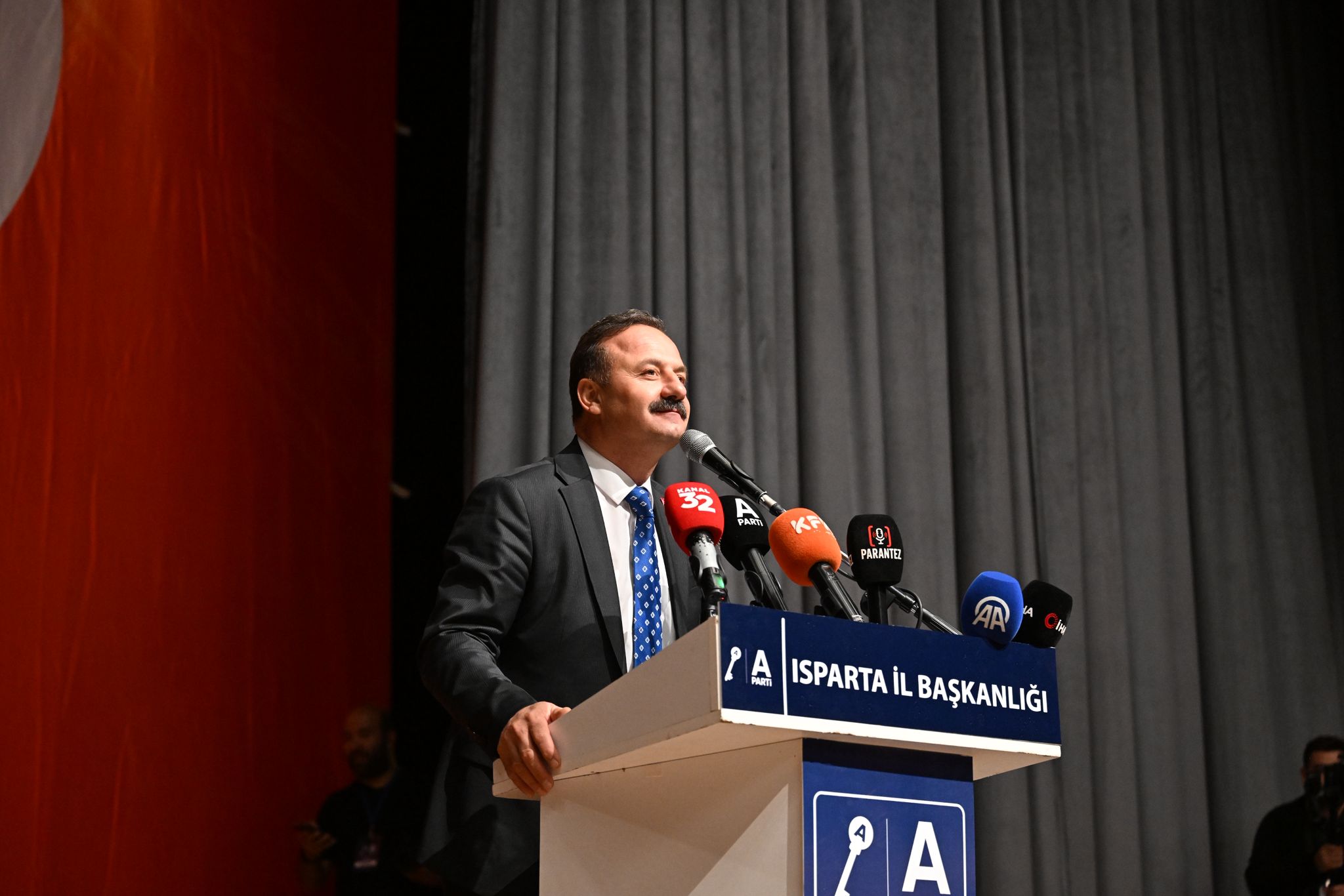 YAVUZ AĞIRALİOĞLU ISPARTA’DAN SESLENDİ: UMUT HAKKI SİZİN OLSUN; UNUTMA HAKKI MİLLETİNDİR!