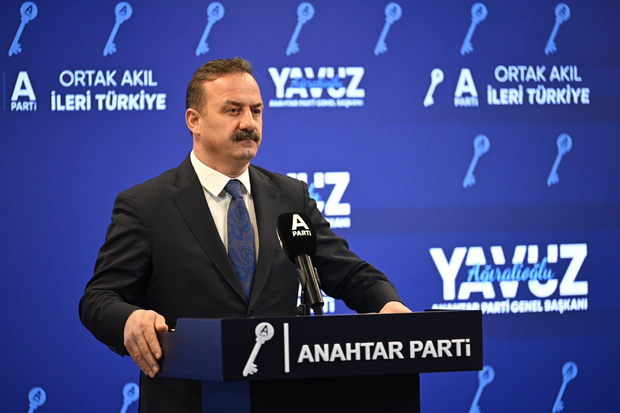 YAVUZ AĞIRALİOĞLU: MASALLA KARIN DOYMUYOR! TABELAYLA TENCERE KAYNAMIYOR!