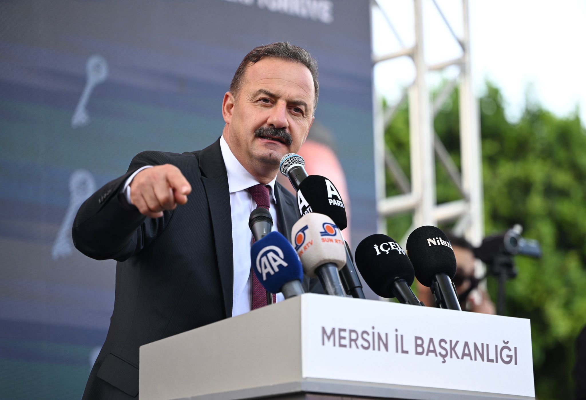 YAVUZ AĞIRALİOĞLU MERSİN’DEN SESLENDİ:  ÖCALAN BİN SENE DE GEÇSE TERÖRİSTTİR!