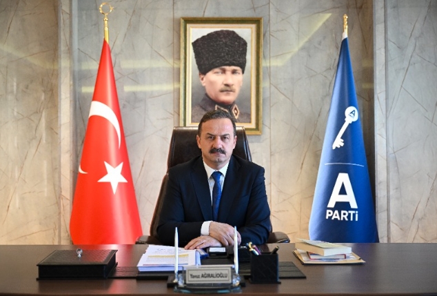 YAVUZ AĞIRALİOĞLU’NDAN YENİ YIL MESAJI: SENENİZ GÜZEL OLSUN